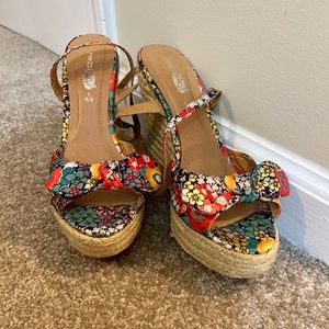 Floral wedges